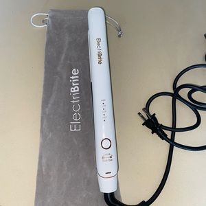 2 in 1 Straightener-Curler with 1 Inch Ceramic Floating Plates. 1 hour auto off